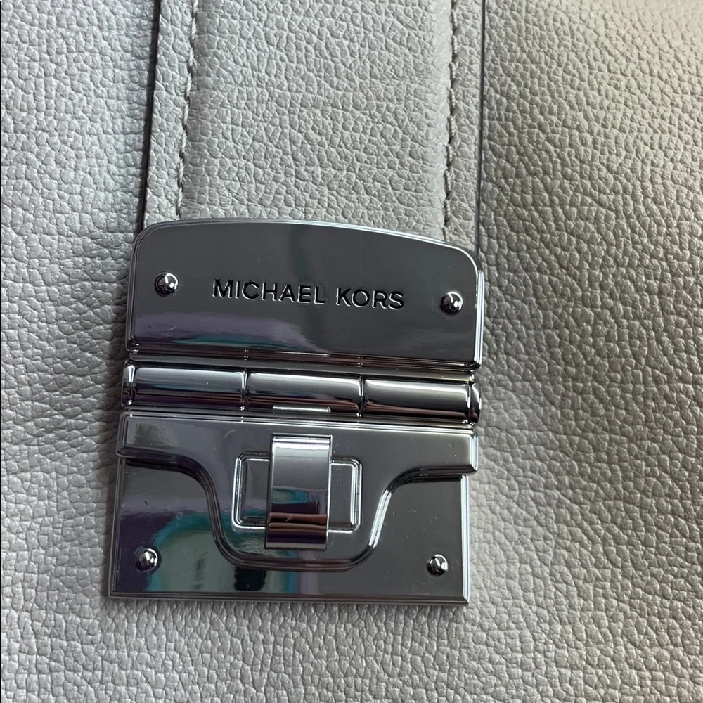 Michael Kors ‘Addie’ Large Leather Shoulder Bag - Picture 9 of 16
